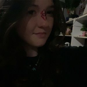 Meet your Posher, Chloe